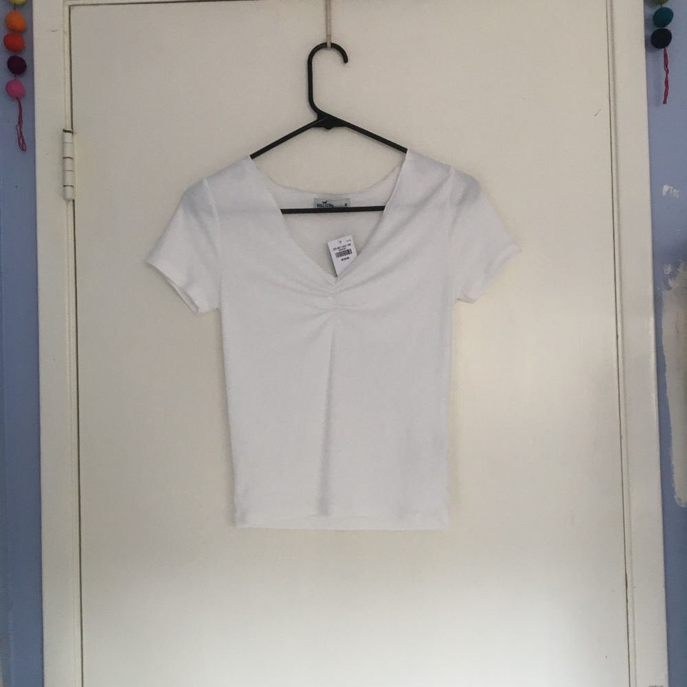 HOLLISTER- white v-neck tee (with tag!)